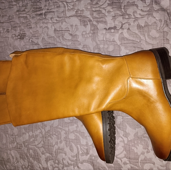 Medium brown boots never worn - Picture 1 of 1